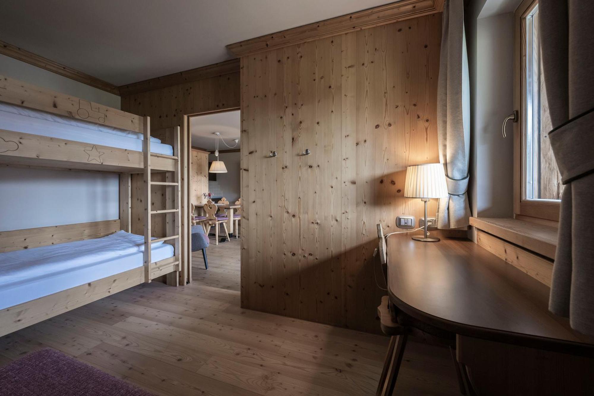 Post Alpina - Family Mountain Chalets San Candido Eksteriør billede