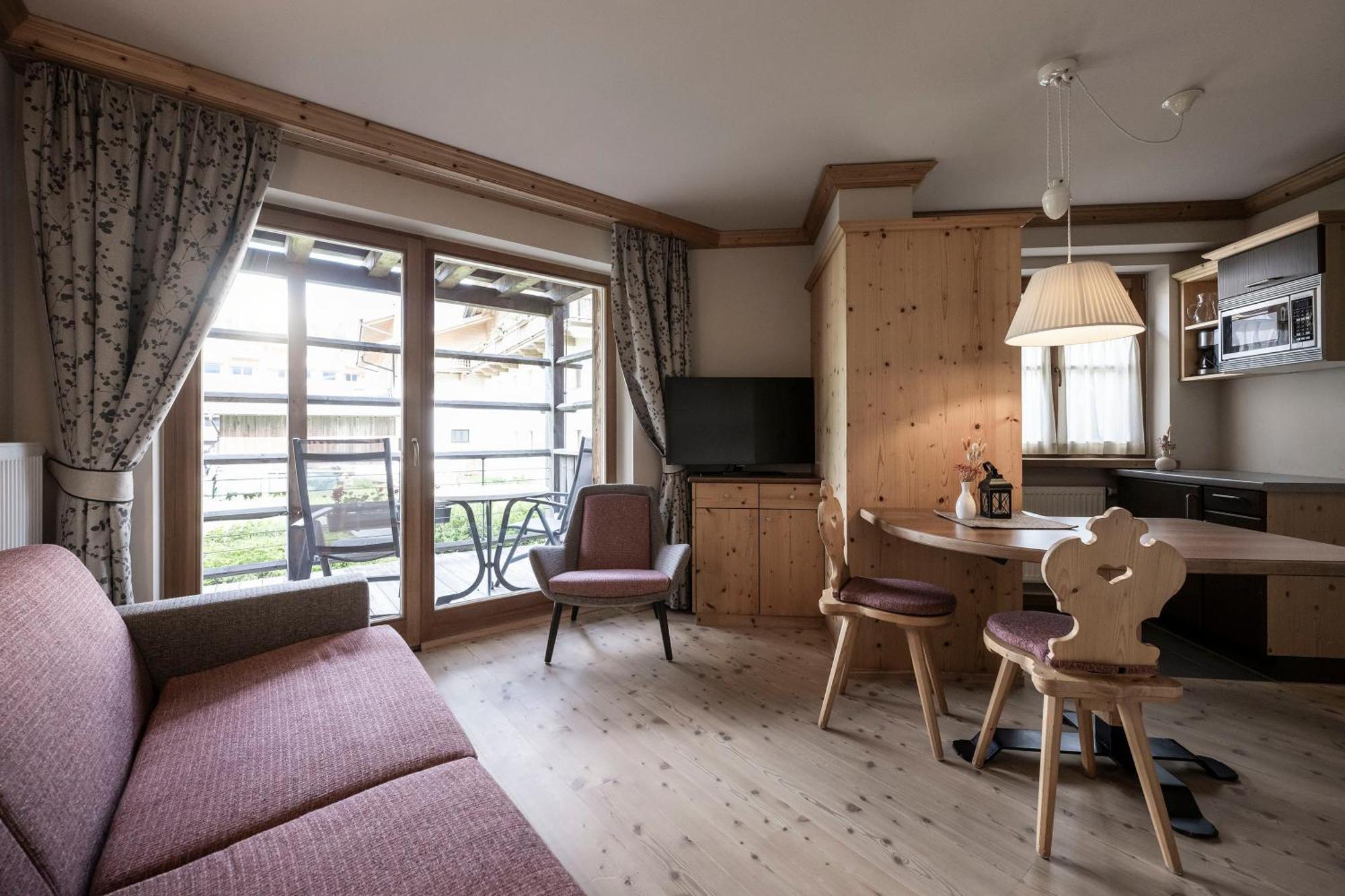 Post Alpina - Family Mountain Chalets San Candido Værelse billede