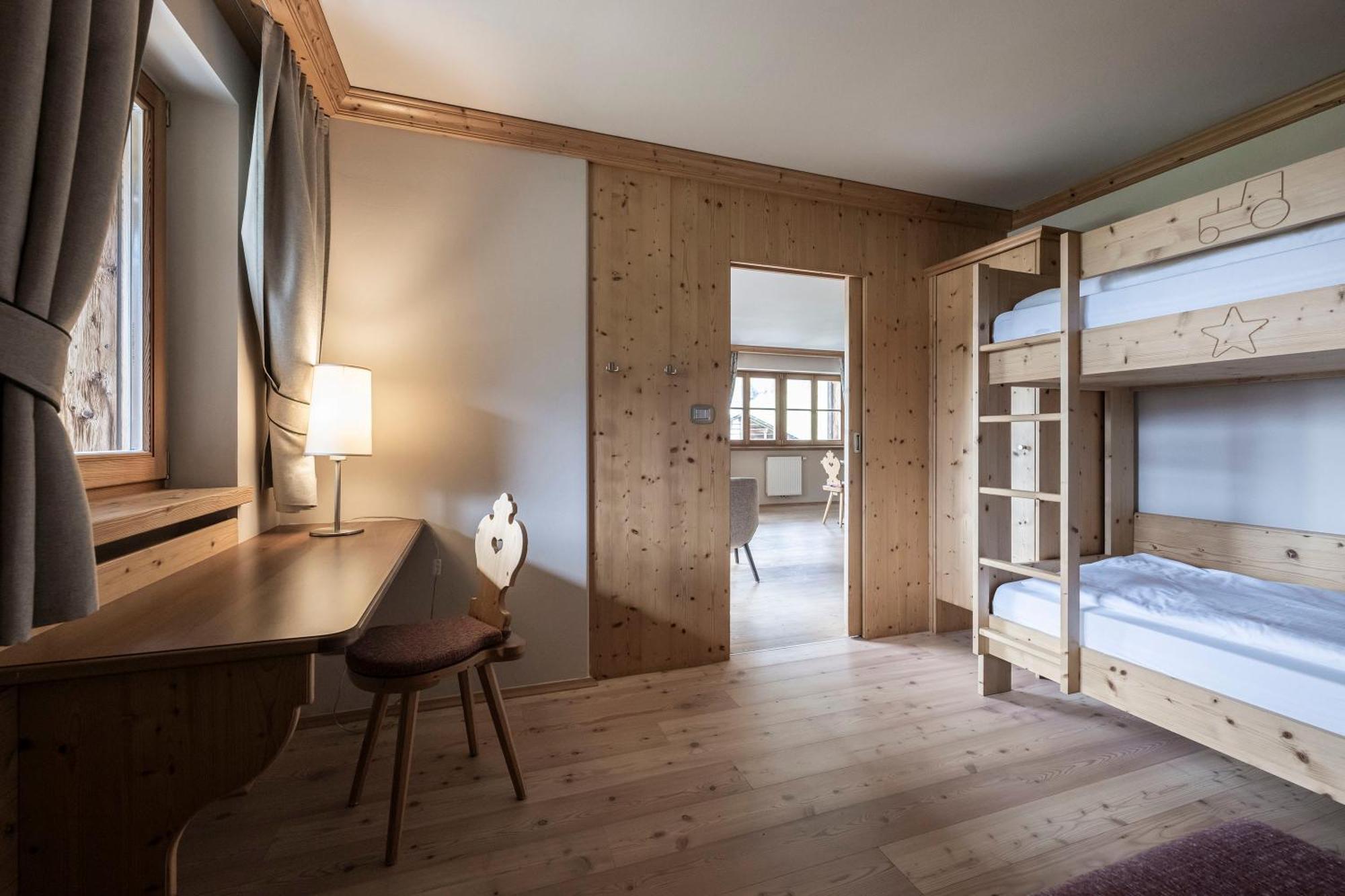 Post Alpina - Family Mountain Chalets San Candido Værelse billede