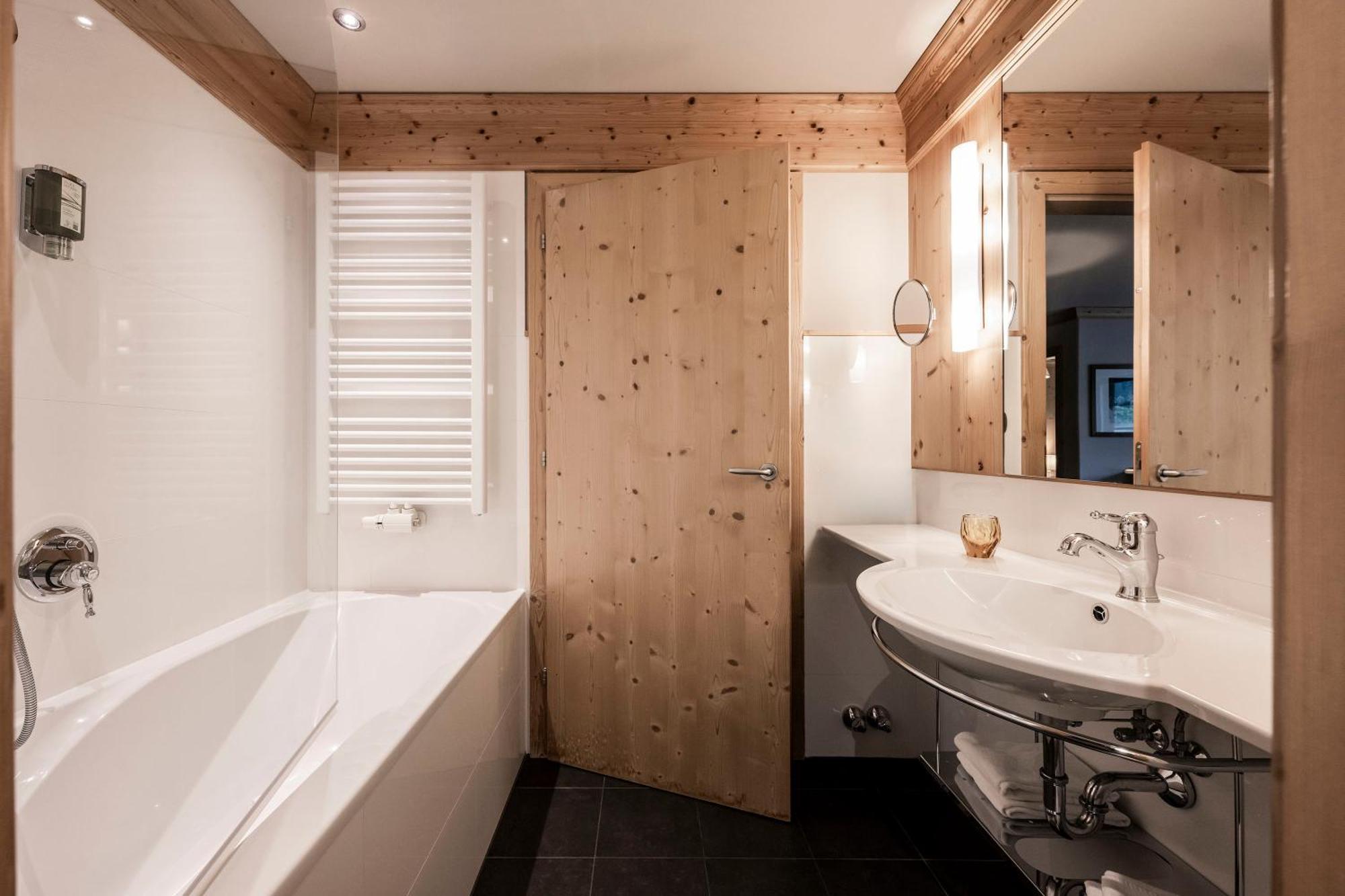 Post Alpina - Family Mountain Chalets San Candido Eksteriør billede