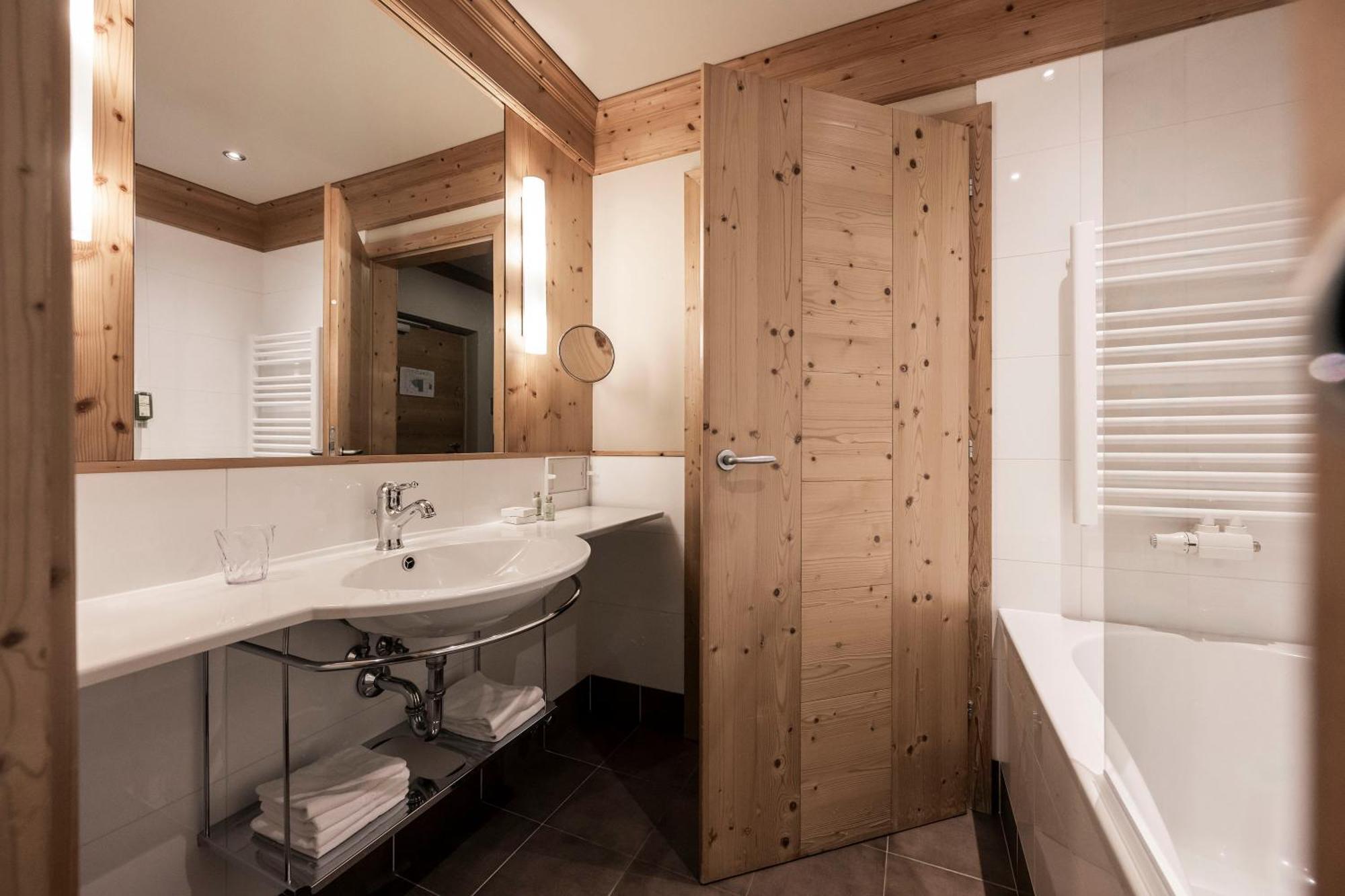 Post Alpina - Family Mountain Chalets San Candido Eksteriør billede