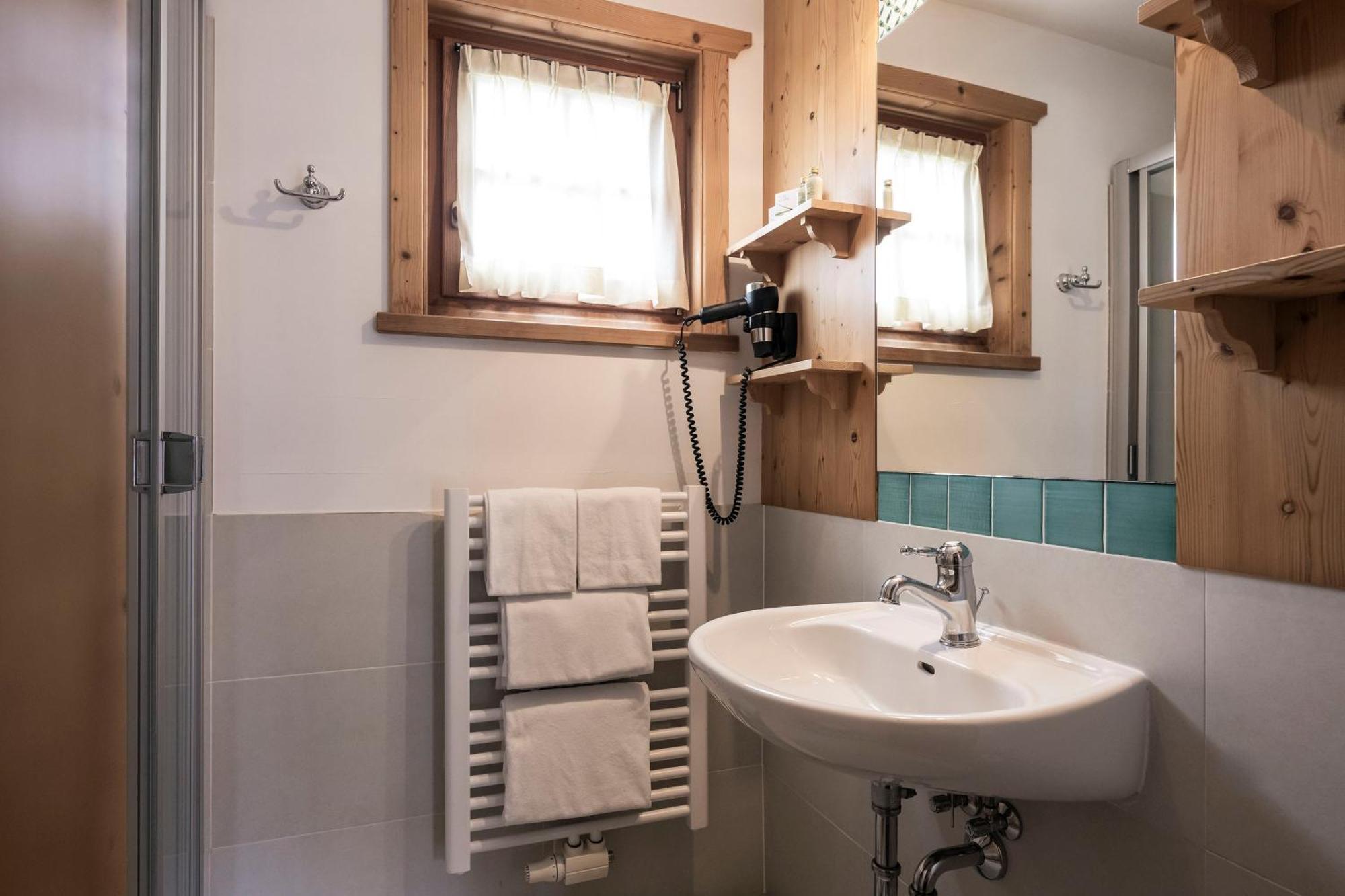 Post Alpina - Family Mountain Chalets San Candido Eksteriør billede