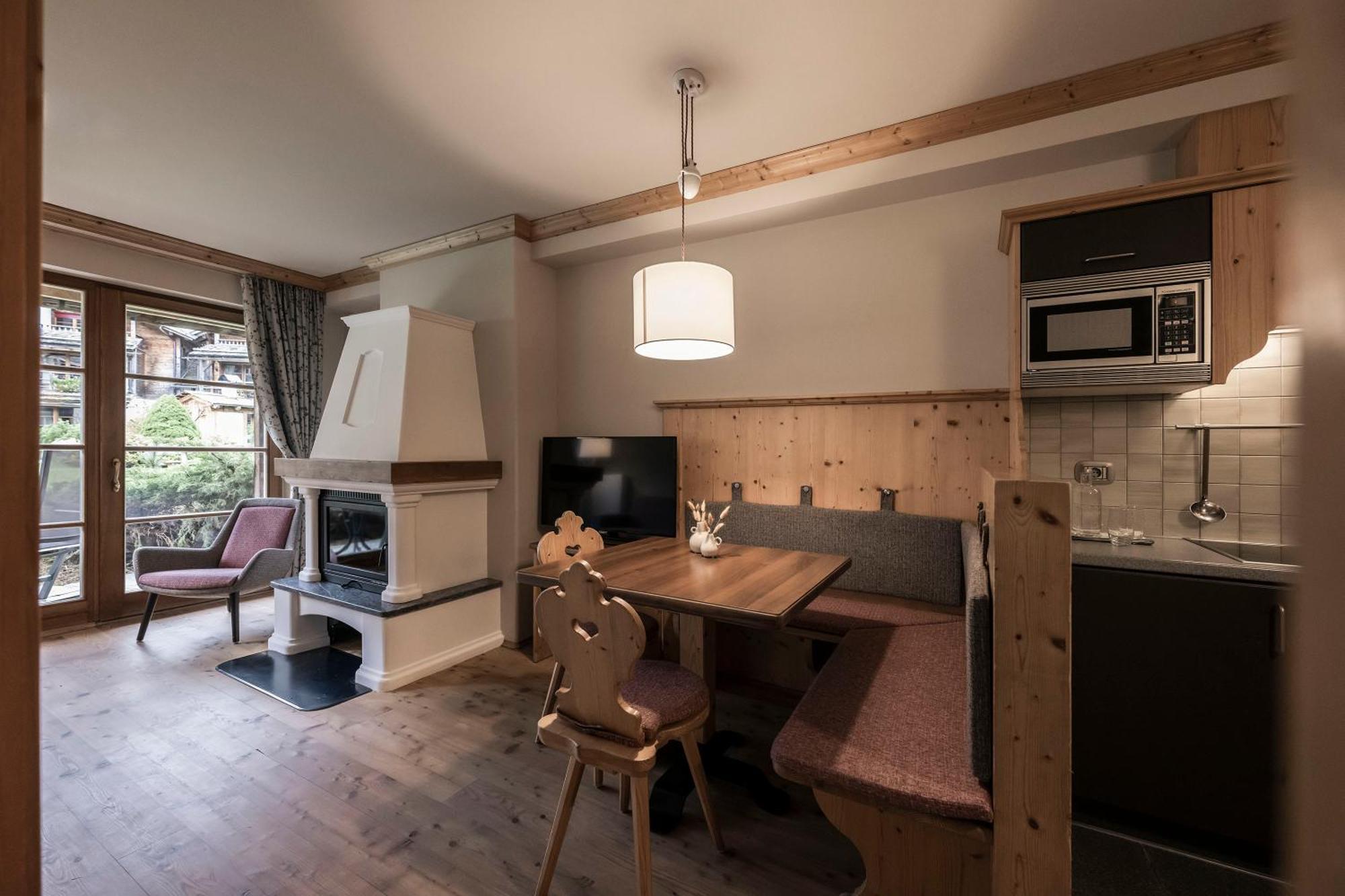 Post Alpina - Family Mountain Chalets San Candido Eksteriør billede