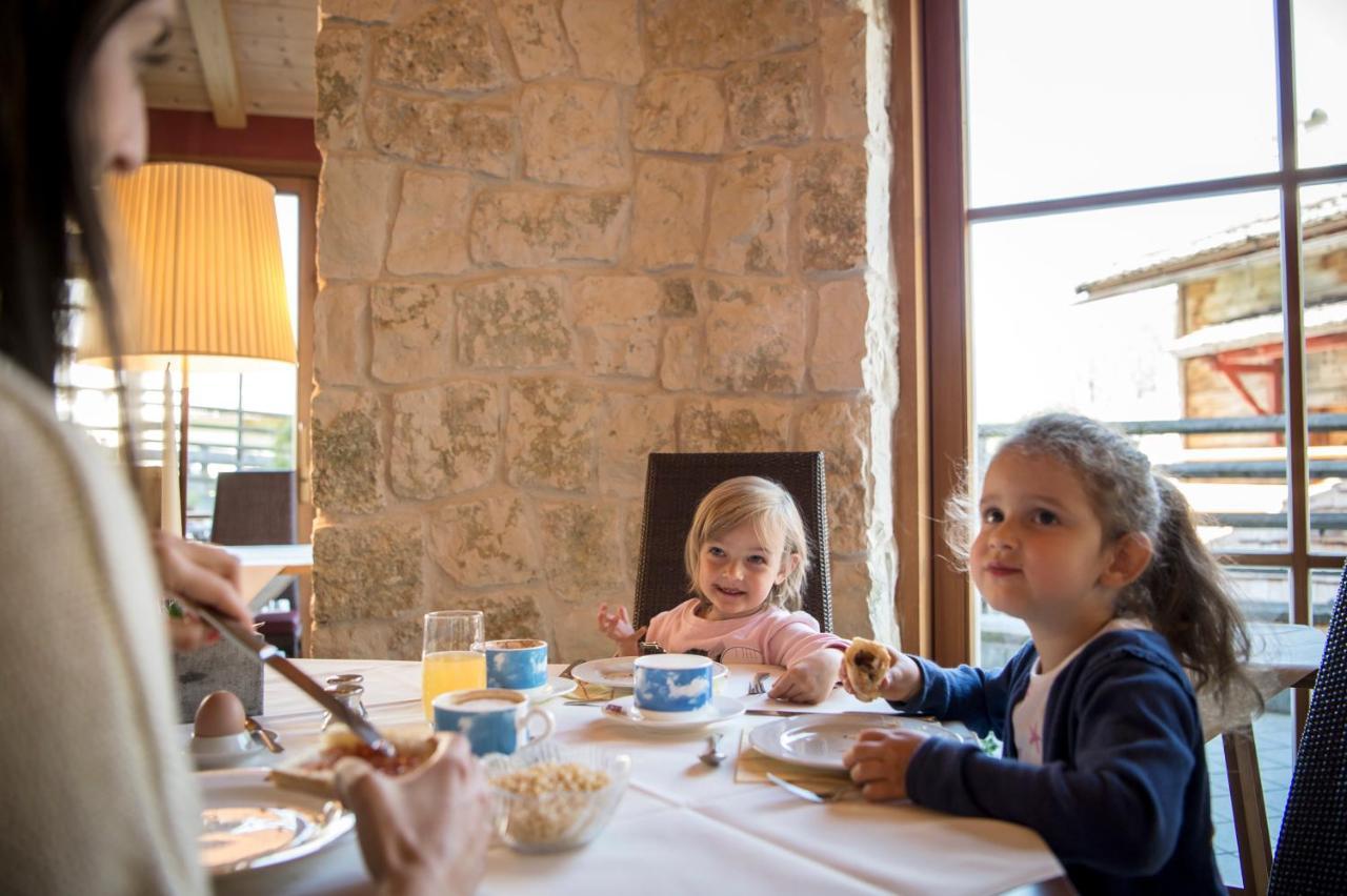 Post Alpina - Family Mountain Chalets San Candido Eksteriør billede